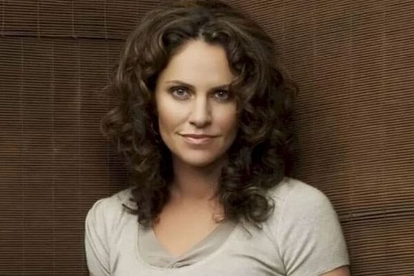 Amy Brenneman Net Worth (May 2023) How Rich is She Now?